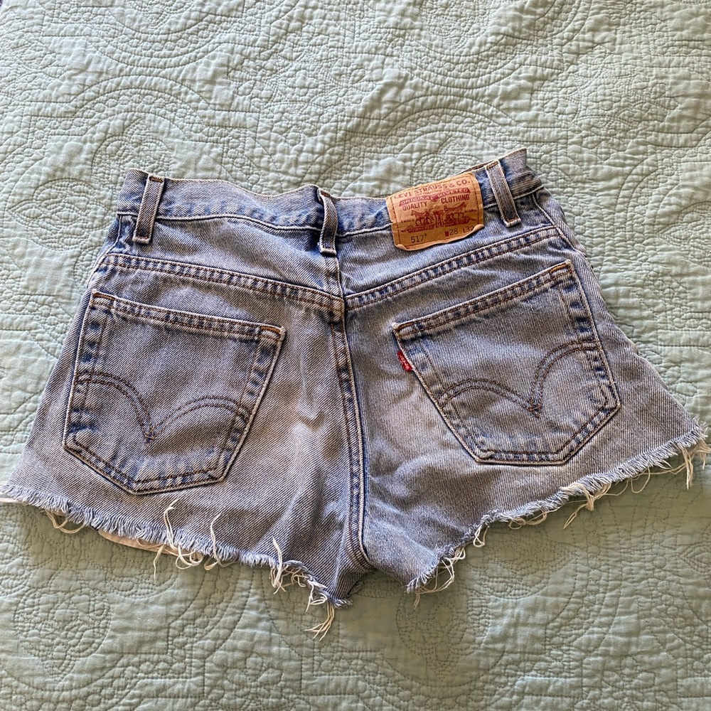 Levi Strauss light fade distressed hem short 28w jean shorts